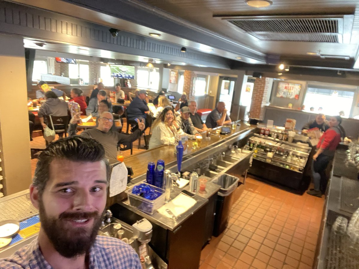 BigMac_McCool's tweet photo. Full bar/lounge for some Football!!! https://t.co/Aa13oxtP4T