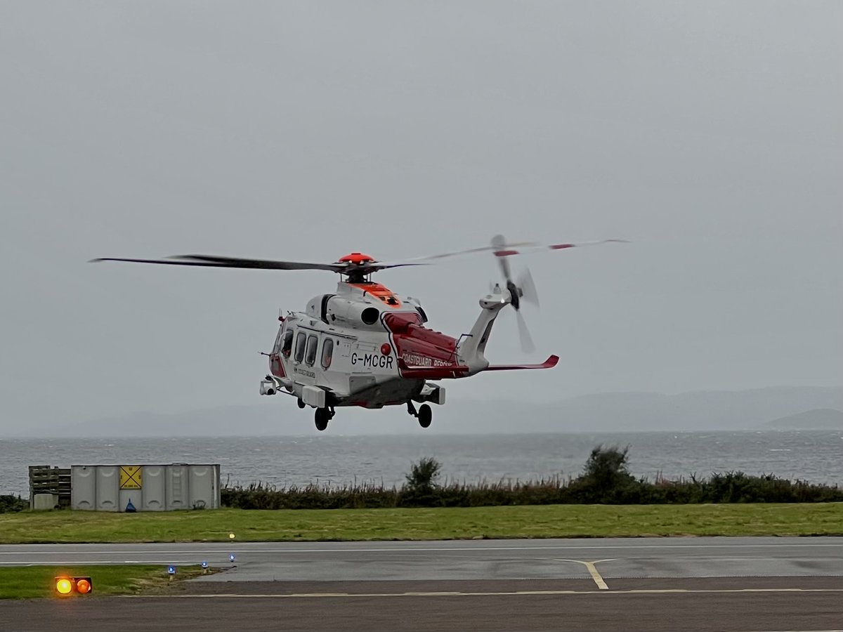 Helicopter familiarisation training today at Oban Airport along with Oban Coastguard Rescue Team. Big thanks to Coastguard 199 from Prestwick for coming up after a last minute tasking to Mull of Kintrye. @Bristow_Group @ObanAirport @ScottishMR