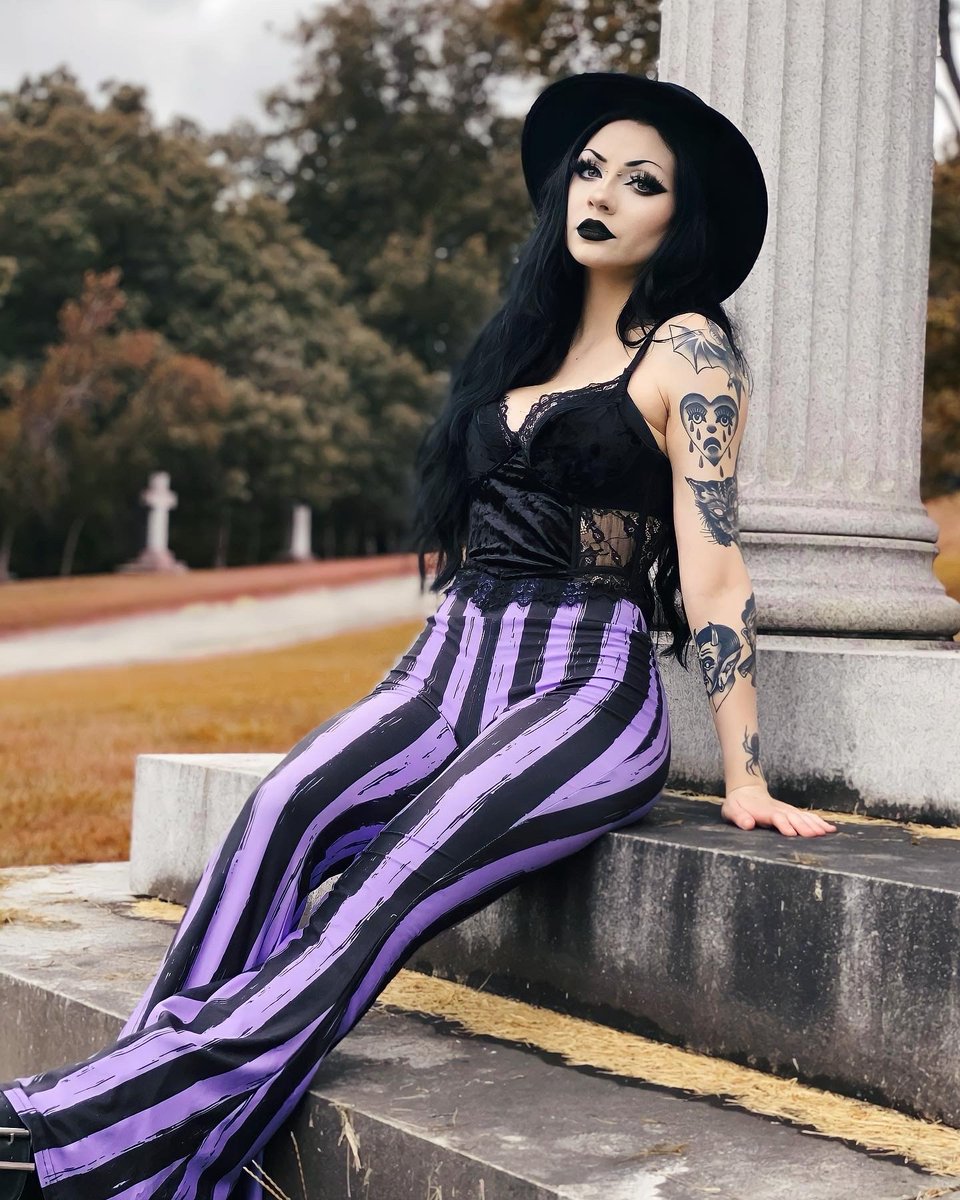 toofastclothing's tweet photo. 💜🖤STRIPES🖤💜
@dahliawitch
↓↓
:
★ SHOP NOW ★ https://t.co/i3sHtBEiPg ★
:
:
★
#toofastclothing
#bellbottompants #bellbottoms #bellbottomsareback #bellbottomsforever #flarepants #flarepantslovers #hellzbellz #70spants #70sfashion #70sstyle#pastelgoth #pastelgothgirl https://t.co/H908qO3F0j