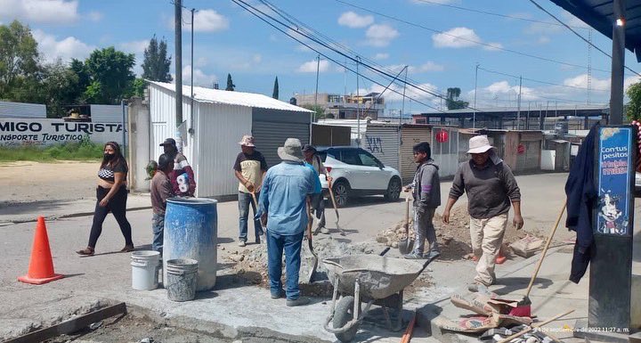HeliodoroMorga's tweet photo. La Dirección Municipal de Obras Públicas, realiza el bacheo en las Calles de Melchor Ocampo y Perú. Estos trabajos se seguirán realizando de manera permanente en nuestro municipio ♥️ https://t.co/ibxCs6zqaN