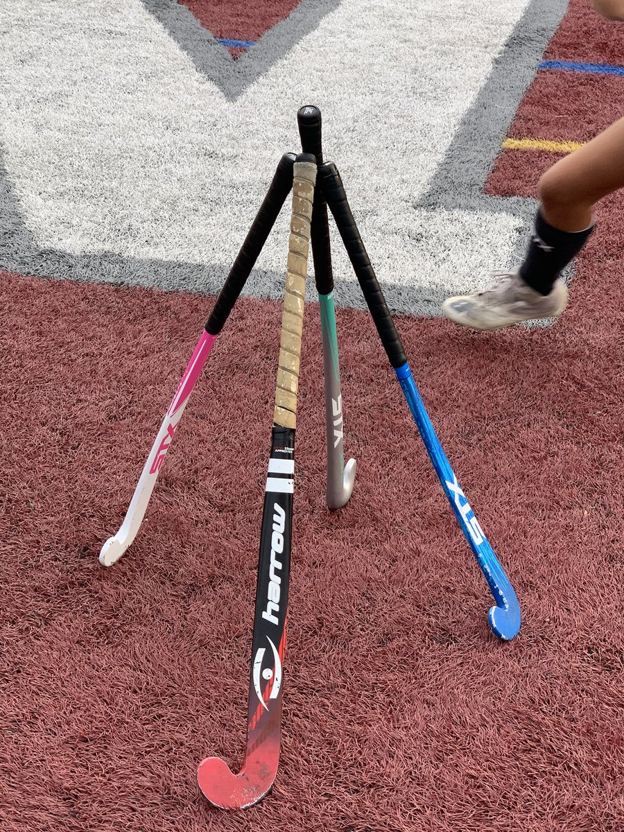 MrsLavelle's tweet image. Another successful &amp;amp; super fun 🏑 clinic with the little ones! It’s super cool watching the future! #GCFH #HEYRED