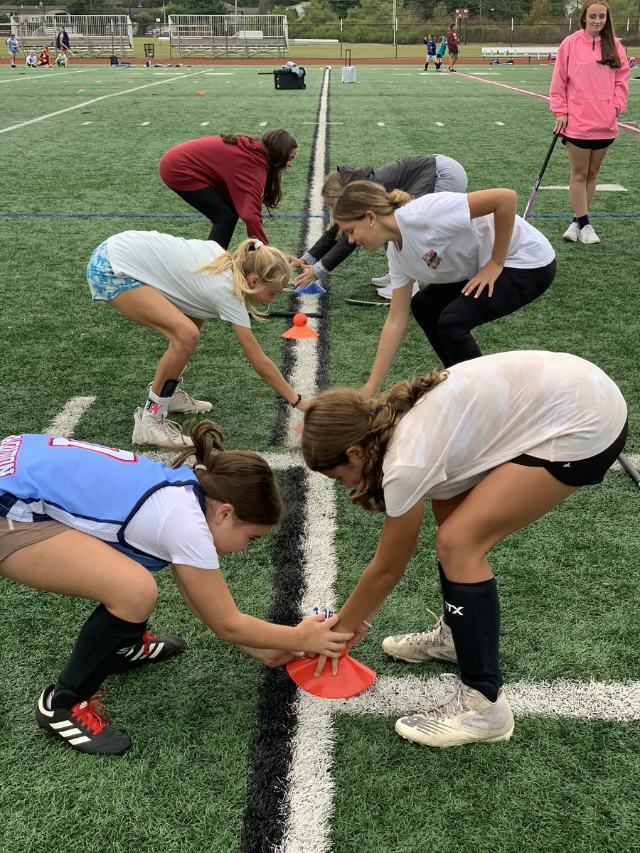 MrsLavelle's tweet image. Another successful &amp;amp; super fun 🏑 clinic with the little ones! It’s super cool watching the future! #GCFH #HEYRED