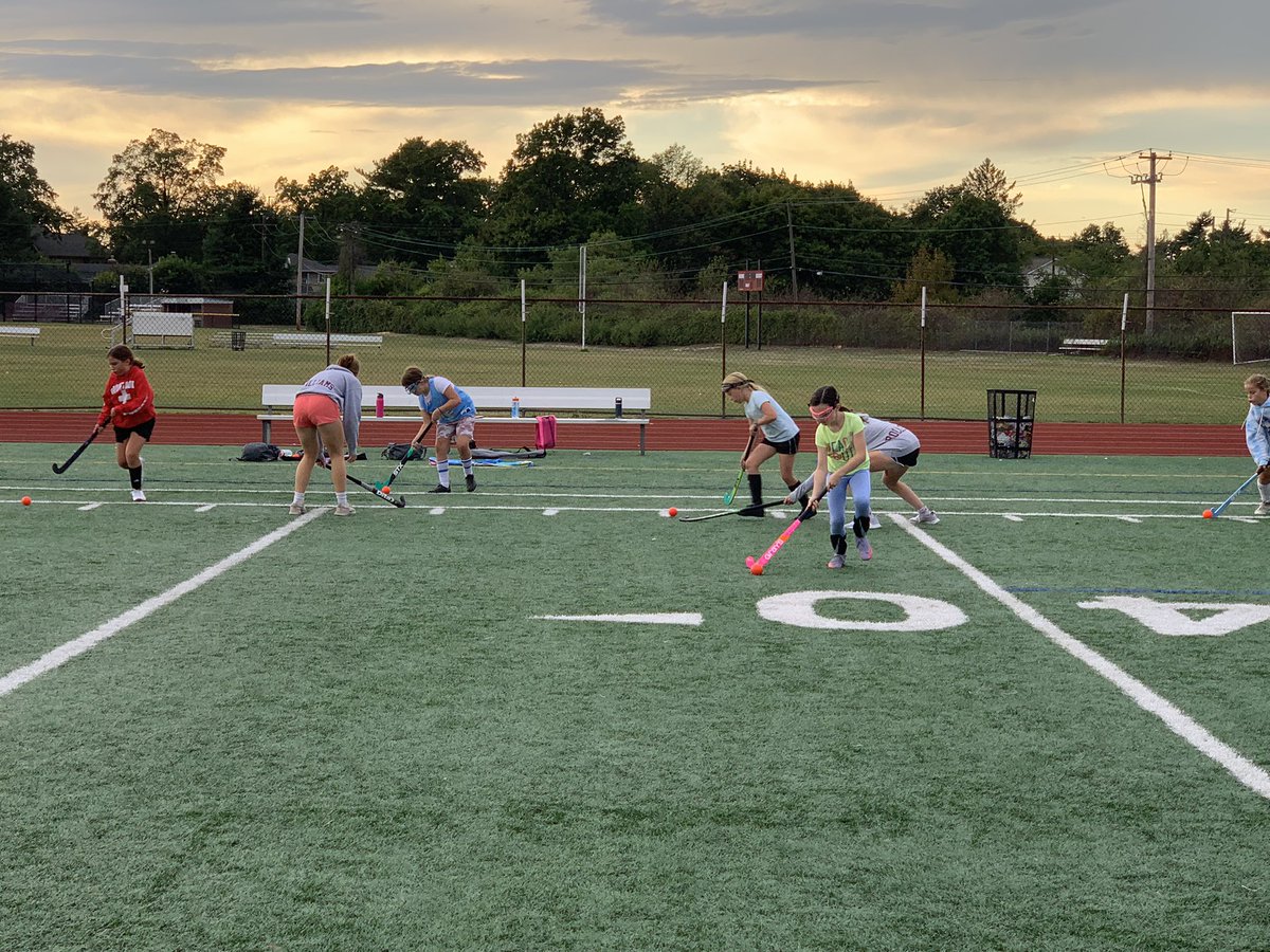 MrsLavelle's tweet image. Another successful &amp;amp; super fun 🏑 clinic with the little ones! It’s super cool watching the future! #GCFH #HEYRED