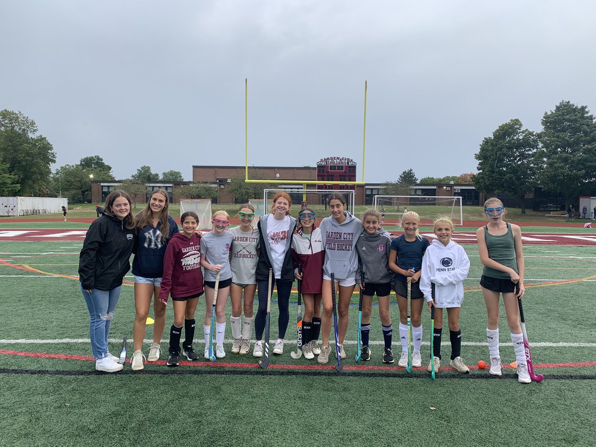 MrsLavelle's tweet image. Another successful &amp;amp; super fun 🏑 clinic with the little ones! It’s super cool watching the future! #GCFH #HEYRED
