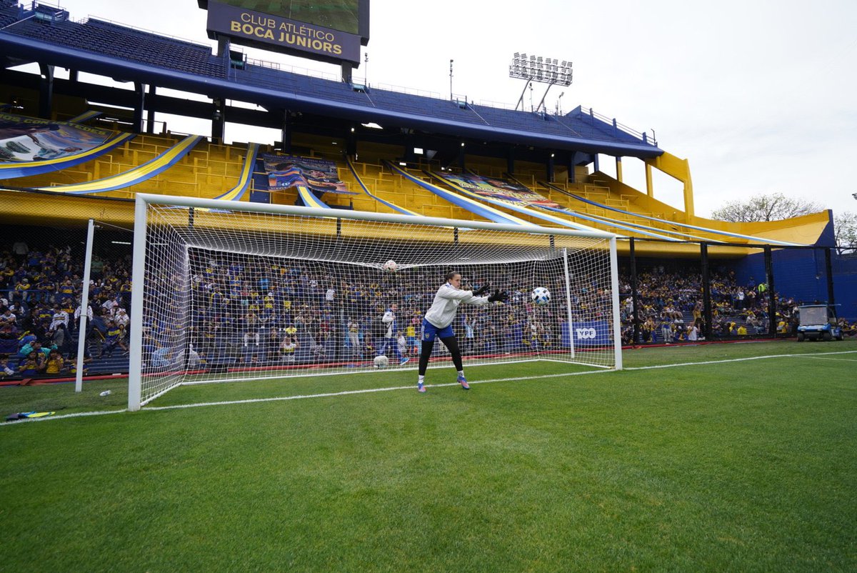 Erafutbolfem's tweet photo. 🏟️ OTRA GRAN IMÁGEN DEL FÚTBOL FEMENINO MUNDIAL 

🟡🔵 El BOCA JUNIORS se proclamó campeón en el mítico estadio de La Bombonera 🇦🇷

🙌🏻 Más de 25.000 personas estaban en las gradas https://t.co/oxoC0cIJWC