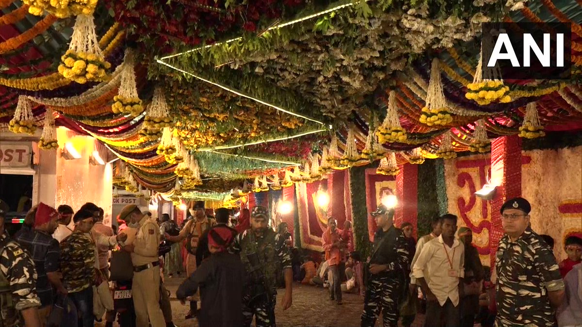 ANI's tweet photo. J&amp;K | Preparations for Navratri are underway at Mata Vaishno Devi Shrine in Katra https://t.co/j6IlCqpT31