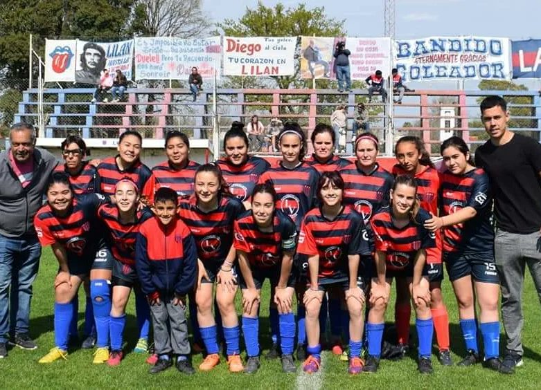 Clásico invicto.
Las chicas igualaron 1 a 1 (Sheila Abregú).
La reserva azulgrana goleó 3 a 0. (Gustavo Riffo, Nahuel Cabrera y Mariano Doartero).
La primera ganó por 2 a 1 (Francisco Difillippo y Francisco Ballesteros).
Felicitaciones a todas/os!!!
Vamos por más!!!