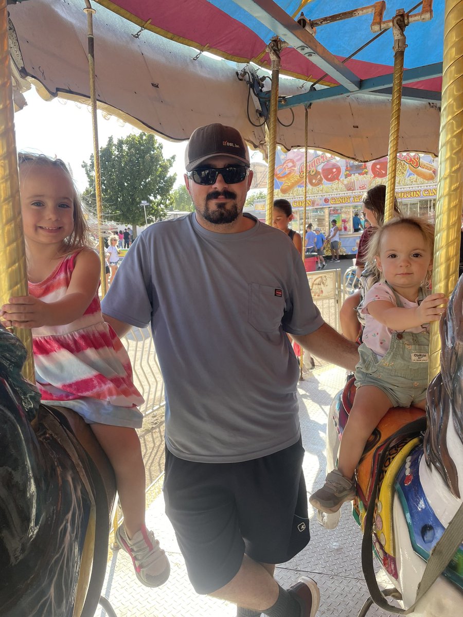 DLuckner's tweet photo. Happy daughters day to my beautiful little girls! Love you forever and always❤️ https://t.co/Mx1AW8U0YW
