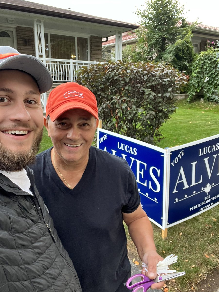 People often ask me, who make the best sign volunteers? My response is always the same… Dads do. Big thanks to my father for installing more signs then I could count, today. Thanks for being here with me ❤️.