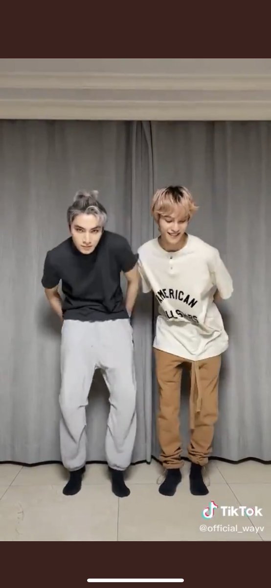 malewifedejun's tweet photo. that 😁 guy and that 😠 guy https://t.co/zagA7kxgSv