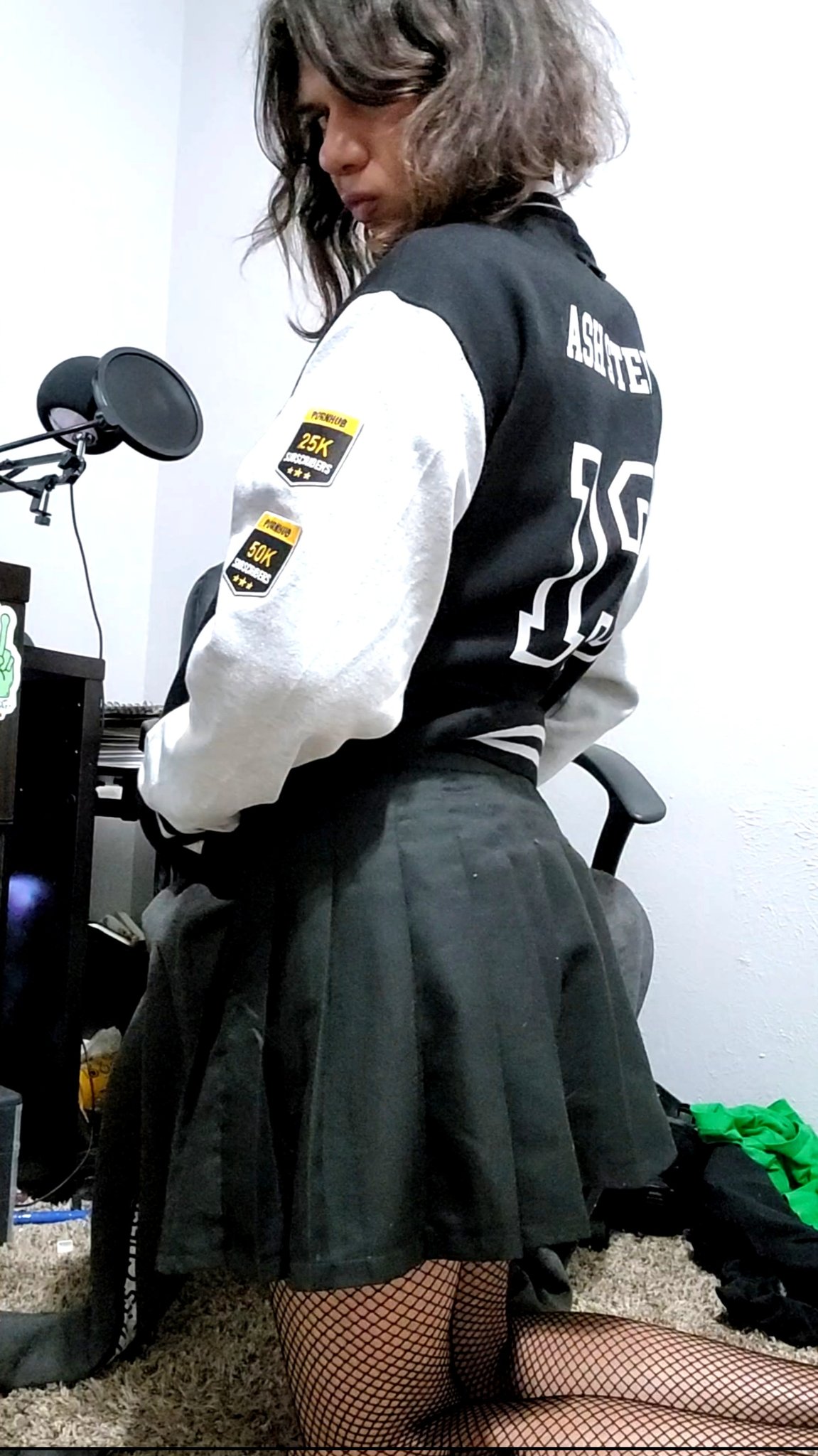 1 pic. I think I should do another photoshoot. Videos are fun n all! But there's something about capturing