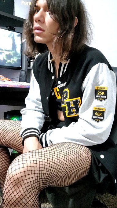 2 pic. I think I should do another photoshoot. Videos are fun n all! But there's something about capturing