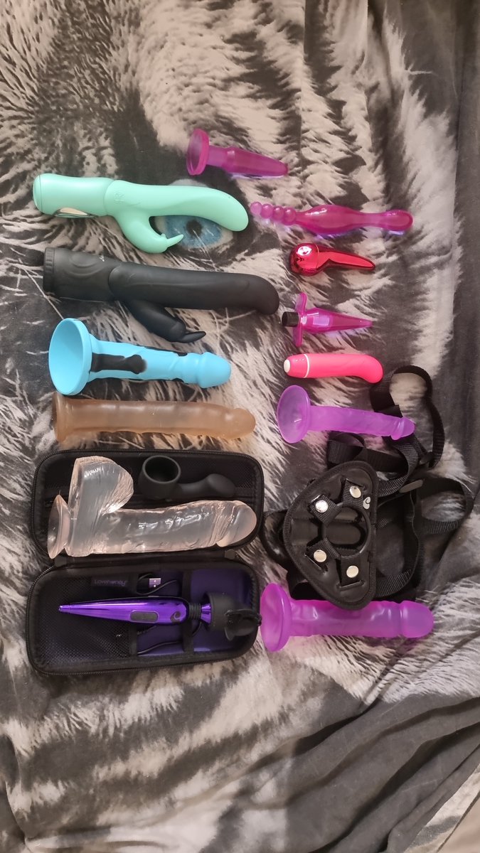 Swingersuk92's tweet photo. About half of my collection so far, I use them all on onlyfans 😈 or private snapchat 😘 what would you use on me? 🥴#nsfw #nsfwtwtًً  #horny #dildo #biwife #cumslut #hotwife #pyt https://t.co/55z9ykVxMk