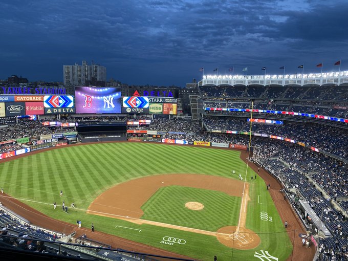 i can&rsquo;t lose tonight. i&rsquo;m either witnessing history or 40,000 sad yankees fans https://t.co/Bdzzg91I