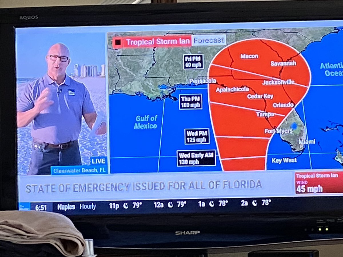 HaveDogWillBlog's tweet image. He’s picked his spot! @JimCantore sighting on @weatherchannel! Prayers for Clearwater area and us as he’s not that far away. #capeCoral #goawayIan #wereinthered