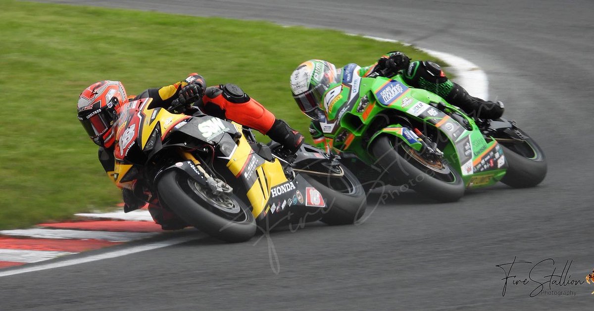 FireStallion666's tweet photo. .. @Talbot19Joe @shaunwinfield18 #knickerbrook #superstock1000 #oultonpark #bsb #firestallionphotography #motorsports #motorsportphotography #fastbikes #racing #bikeracing #motorcyclephotography #bikes #1000ccbikes #stockbikes @bennetts_bike @Oulton_Park https://t.co/ebZDKpUWhn