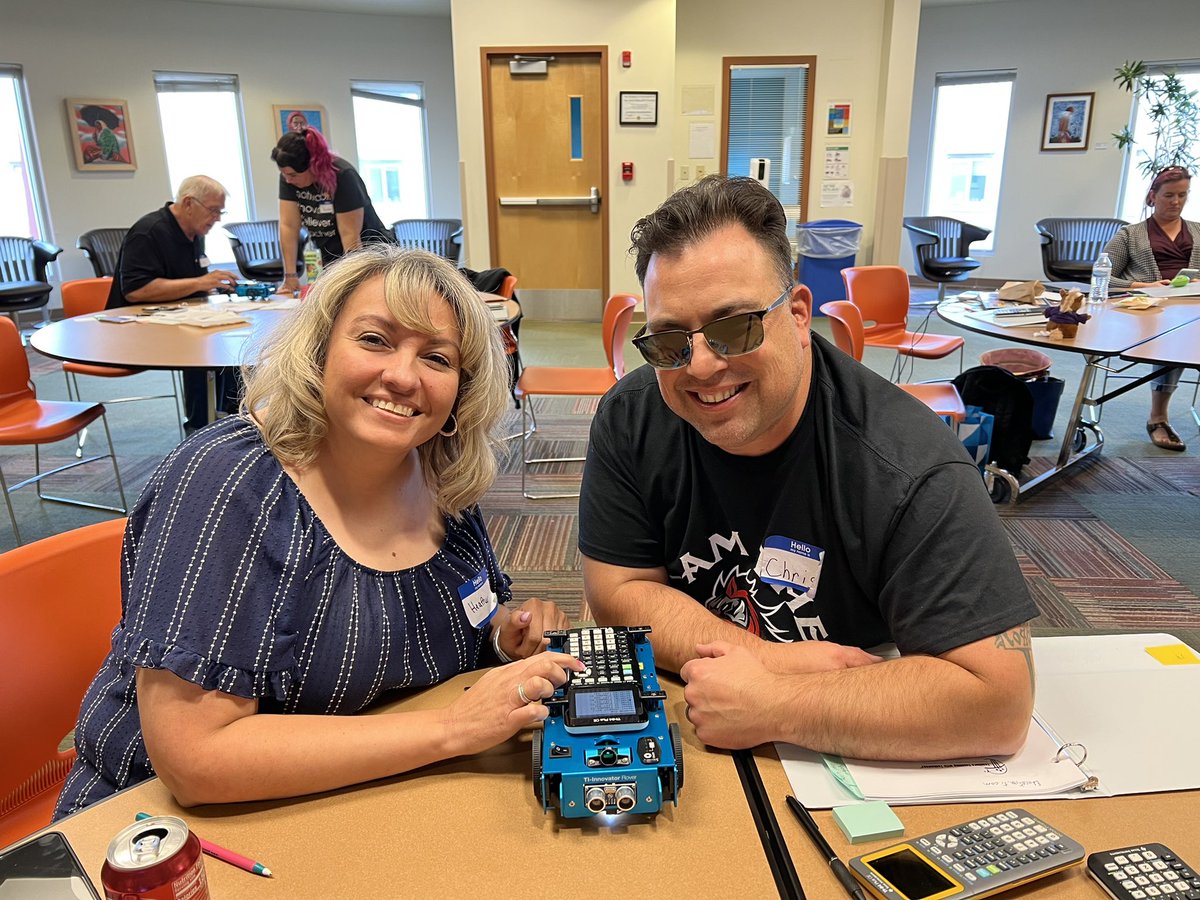Veronica_math's tweet image. Terrific @GEARUPNewMexico workshop with @nmhighered and @TICalculators ! We worked with data, learned about the emulator, explored motion match, and even coded Rovers! 😍 It was a great day of learning more about technology to help our students! #T3Learns