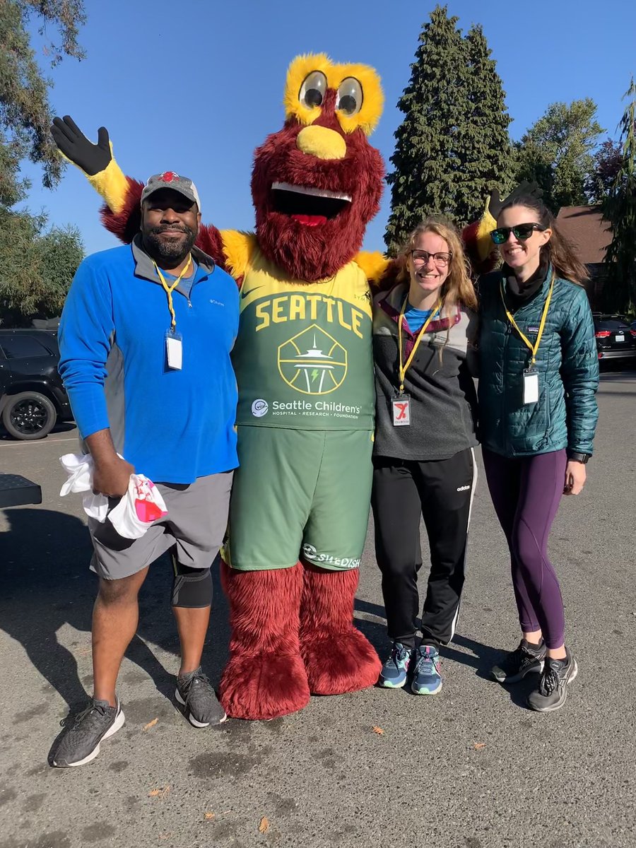 ApfelbaumApril's tweet image. Was great volunteering at the Run of Hope annual event for pediatric brain tumors! @myron_evansPhD @SiobhanPattwell @RunofHope