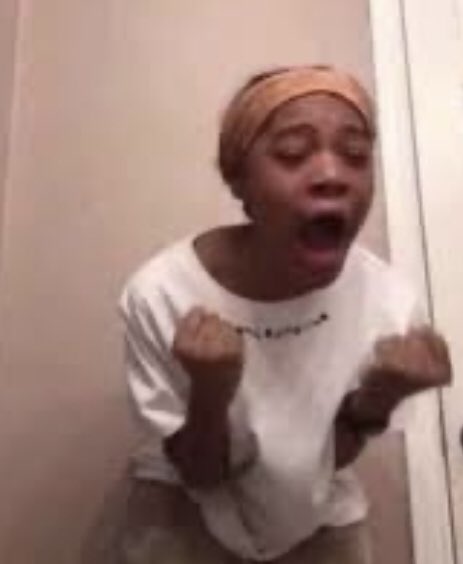 I’m literally sick to my stomach we got 3 seconds of Harwin and Rhaenyra being a happy family before his own brother killed him for some jealous, father stealing, raggedy ass ginger bitch

#HouseOfTheDragon