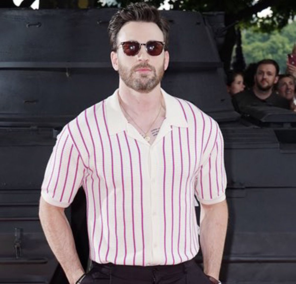 Hi fan👋..... I'm not the perfect man but God is always good for me, hope y'all enjoy knives out 😘 thanks for watching thanks for been a great fan of mine🙏 I appreciate y'all❣️❤️🌷