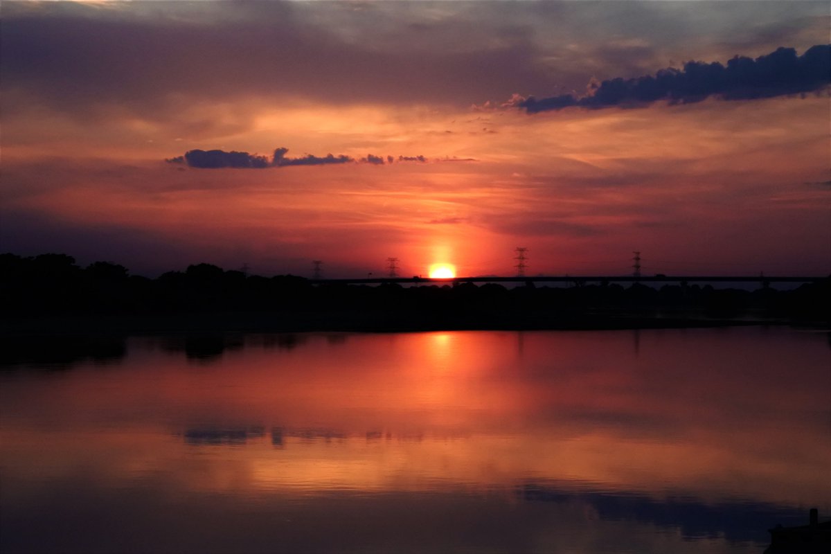survive_187's tweet photo. ４年前に撮った夕焼け https://t.co/L4NtJz8TIl