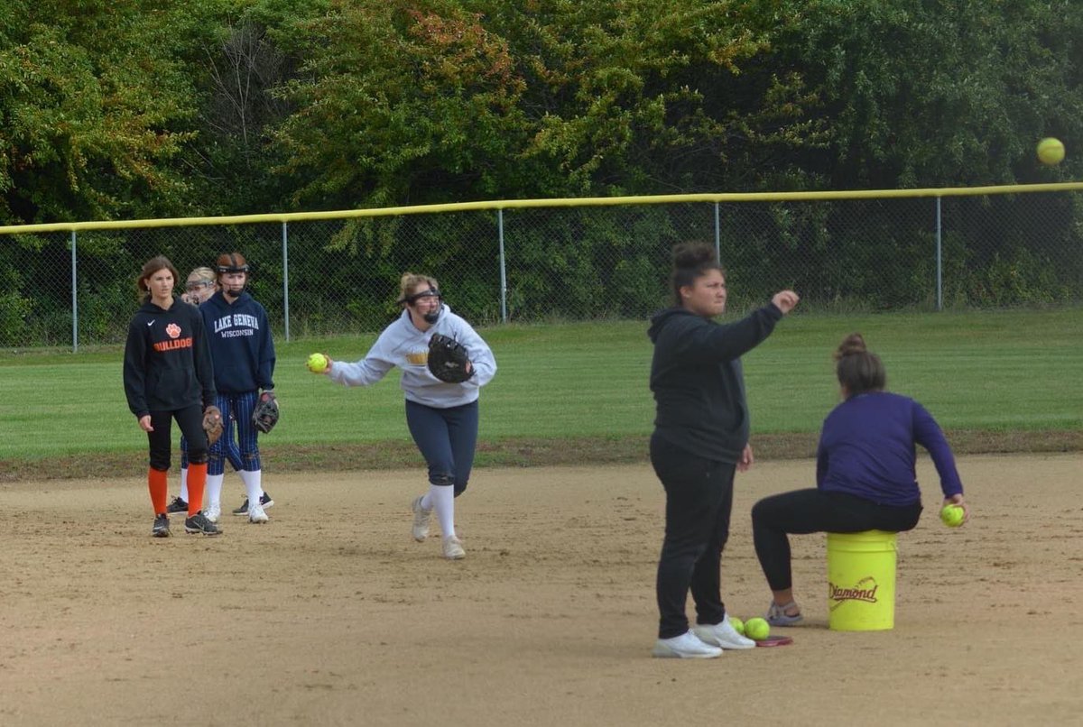 regent_softball's tweet photo. Loved being able to hold camp ON CAMPUS today! The girls worked hard and we’re excited to go for round 2️⃣ next Sunday! #rollregents #rocksolid https://t.co/zxlTjFyPKe