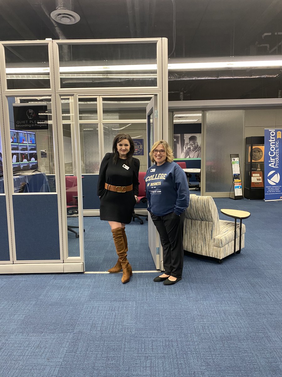 LeadershipOH's tweet photo. Fascinating tour of the Behavioral Analytics Lab at @uakronbusiness. #thefutureishere https://t.co/JBLtZhQ4ON