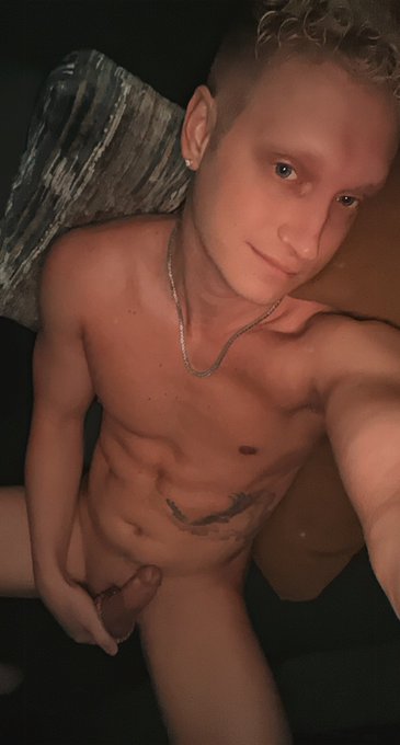 Lick my balls while we watch a movie? 👅 https://t.co/wWz7JkoLWq