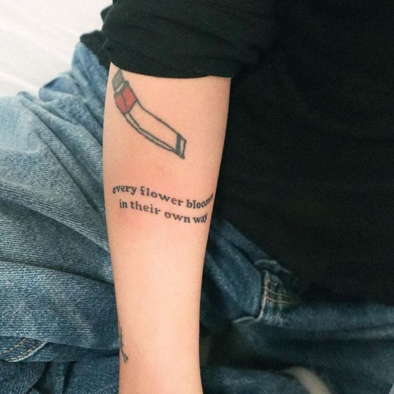 wheeintattoos's tweet photo. 16. every flower blooms in their own way
ㅡ 16th tattoo yr 2022 https://t.co/xaWPUVYiWJ