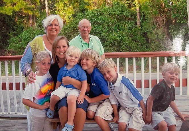 leaglundy's tweet photo. From the family thread. When they were young. ❤️#ThrowbackSunday #missing1 https://t.co/B6P6kcSRaT