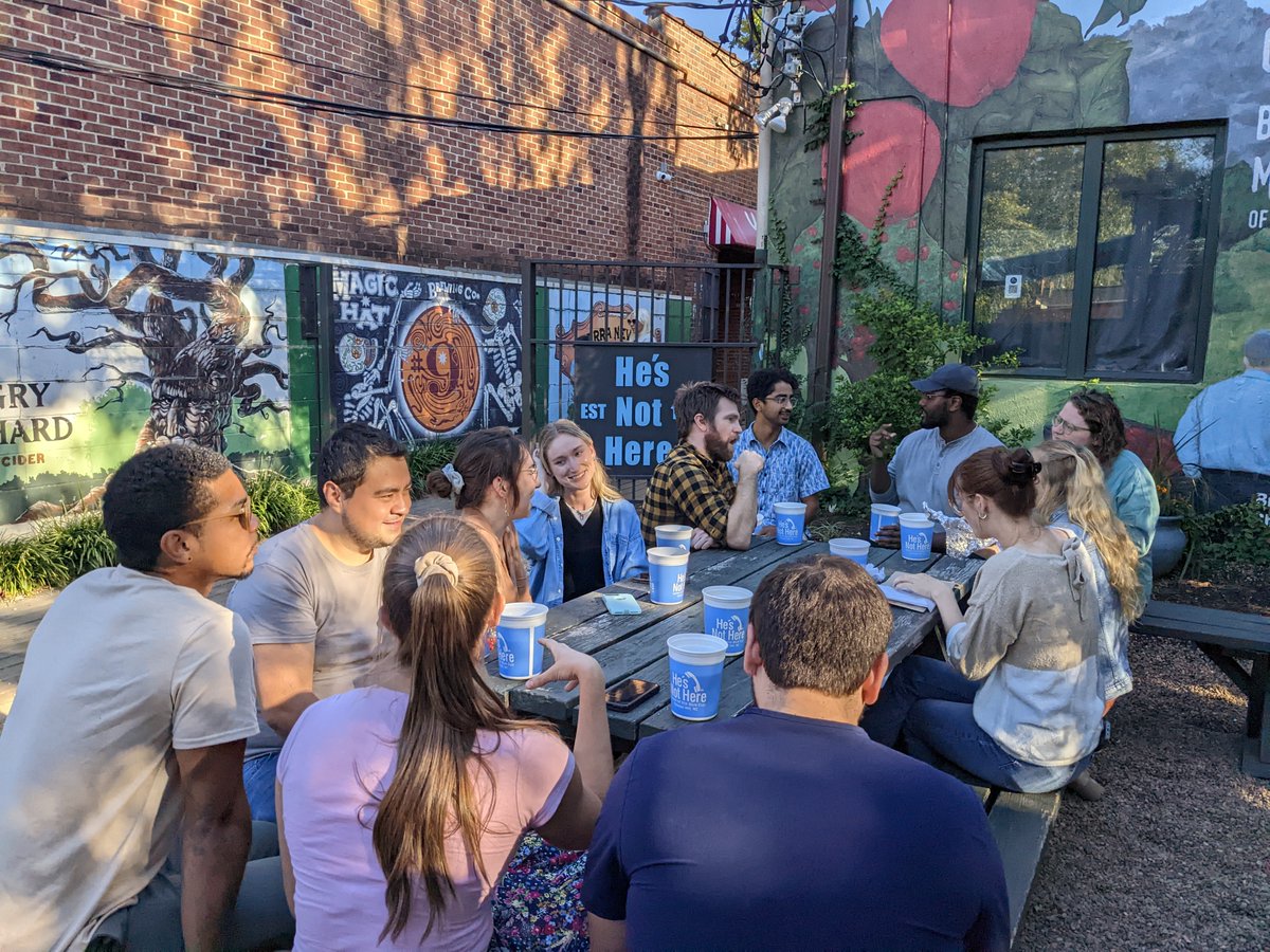 Photo's from Friday's Pub &amp; Pizza! What a beautiful day to sit out at a bar and eat some 🍕!