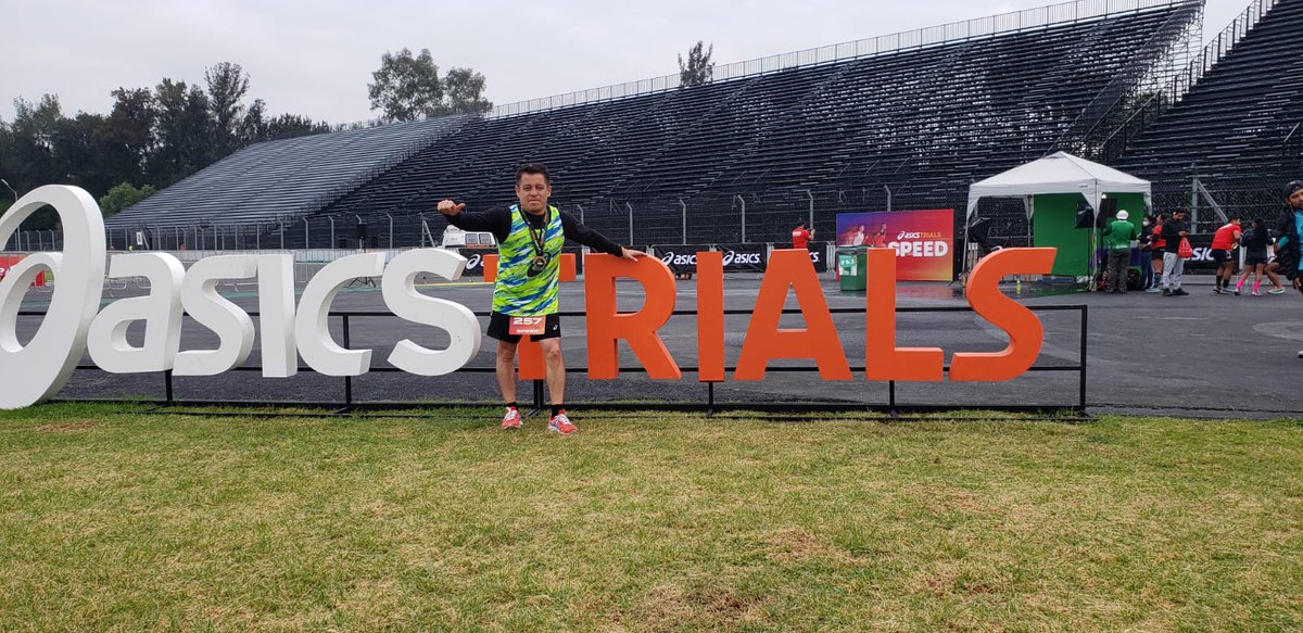 CsarEfrain's tweet photo. Excelente carrera 10km #asicstrail Speed #AsicsMexico #templorunner1 #yoelegícorrer #manicomiorunner @marisaLoar un gusto saludarte amiga https://t.co/HaExlkP2jj