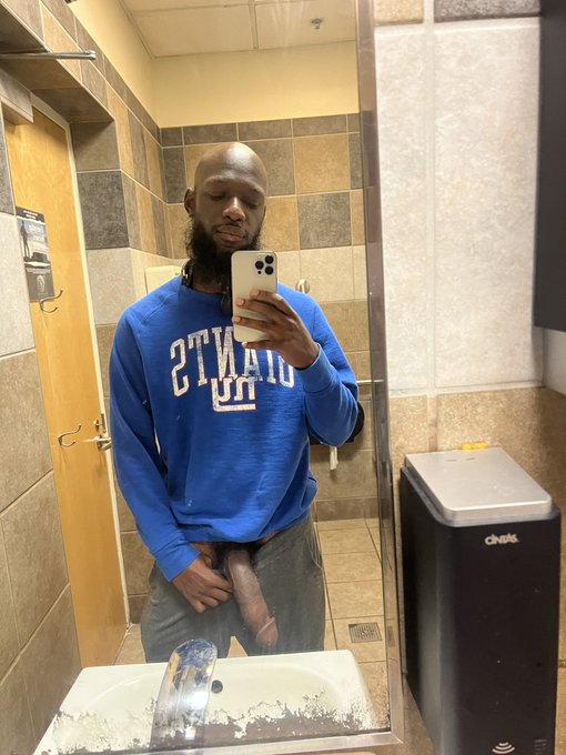 Quick Pit Stop. Always Horny Smh https://t.co/loOy5ELREs