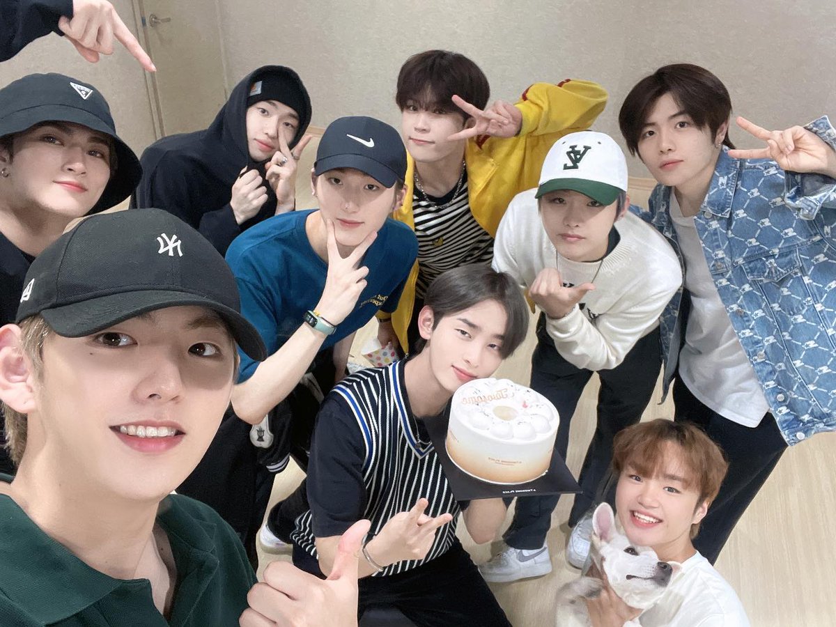 ocjnewbiescr's tweet photo. ⁡#HYUNSIK ✨ [120922] 
​
Hola~~~ A todxs, hoy es mi cumpleaños!!!​ Estoy feliz de recibir tantas felicitaciones hoy 🥺🥺 ¡Disfrutaré el resto de mi tiempo! Espero que el próximo año sea con lxs fanáticxs 🥰🥰
​
#OCJNEWBIES #OCJENT #ONECOOLJACSO #OCJNEWBIESCR https://t.co/RMMBeYdBMO