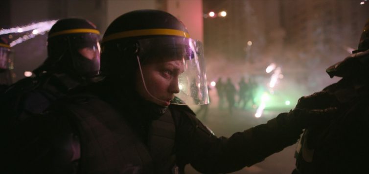 CinemaFaro's tweet photo. Athena (2022)
Dirección: Romain Gavras.

Atenea es una inyección de adrenalina Shakespeareana, en la que nos pone en una ficticio guerra civil francesa.
El despliegue técnico de esta peli es brutal, cargado de planos secuencias, siendo el inicio el más impresionante.
En Netflix. https://t.co/Z5xjZcYNNY