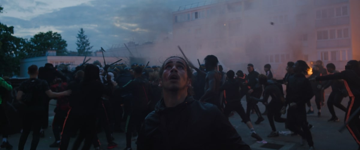 CinemaFaro's tweet photo. Athena (2022)
Dirección: Romain Gavras.

Atenea es una inyección de adrenalina Shakespeareana, en la que nos pone en una ficticio guerra civil francesa.
El despliegue técnico de esta peli es brutal, cargado de planos secuencias, siendo el inicio el más impresionante.
En Netflix. https://t.co/Z5xjZcYNNY
