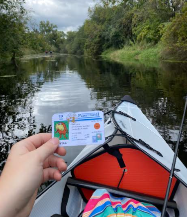 leia_sandersen's tweet photo. I went out kayaking today rather than going on a boat. Kayaks are more sustainable, since they don't require gasoline, or oil, and don't produce sound pollution! 

#apesintro @franklinlorax https://t.co/SMbhQKImAp