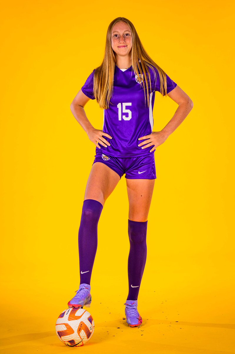 Tom_Poole4's tweet photo. Special Kid. Special Player! Amy Smith, I couldn’t be happier for you. I am unbelievably proud you’ve committed to further your education and play soccer for @LSUCoachSian &amp; @LSUSebFurness What an amazing pickup for your program @LSUSoccer #bagsfordays #GeauxTigers https://t.co/ngQKsWUx54