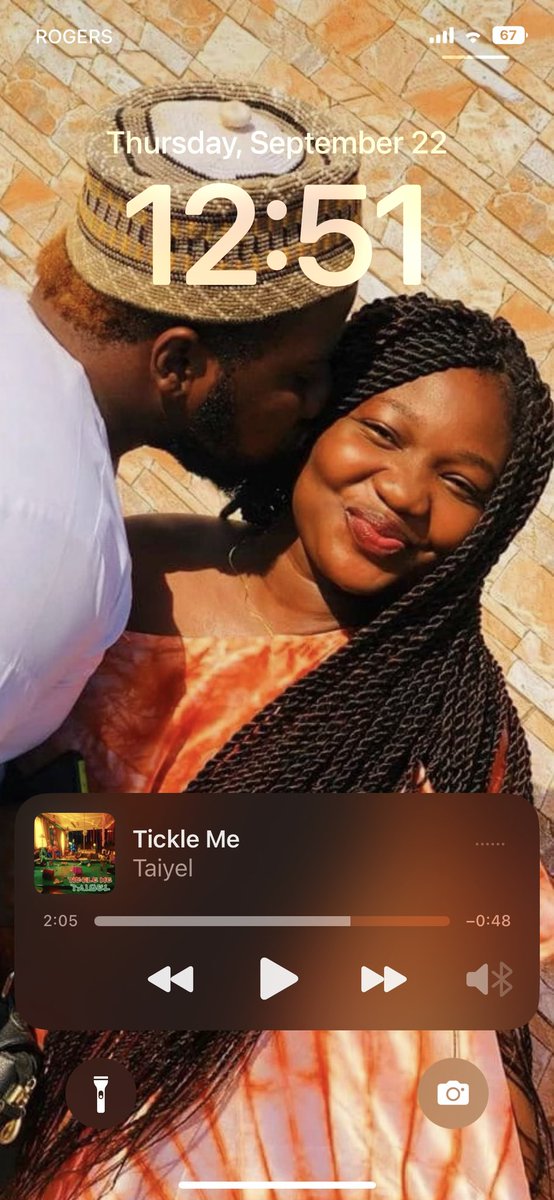 hardwaretimioli's tweet photo. Flaunt ur Lock Screen, let’s see. #proudhusband #wifey #mine https://t.co/ckuqbazWQb