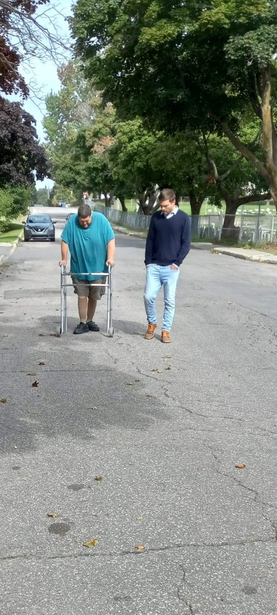 Amitié durable

Lors de cette campagne, je me suis lié d'amitié avec Yves, un de mes voisins. Yves est ce type de personne charismatique avec qui j'aime beaucoup discuter. Il croit en moi et me donne de l'énergie. Ce matin, je lui ai demandé de m'accompagner pour le vote. #polqc