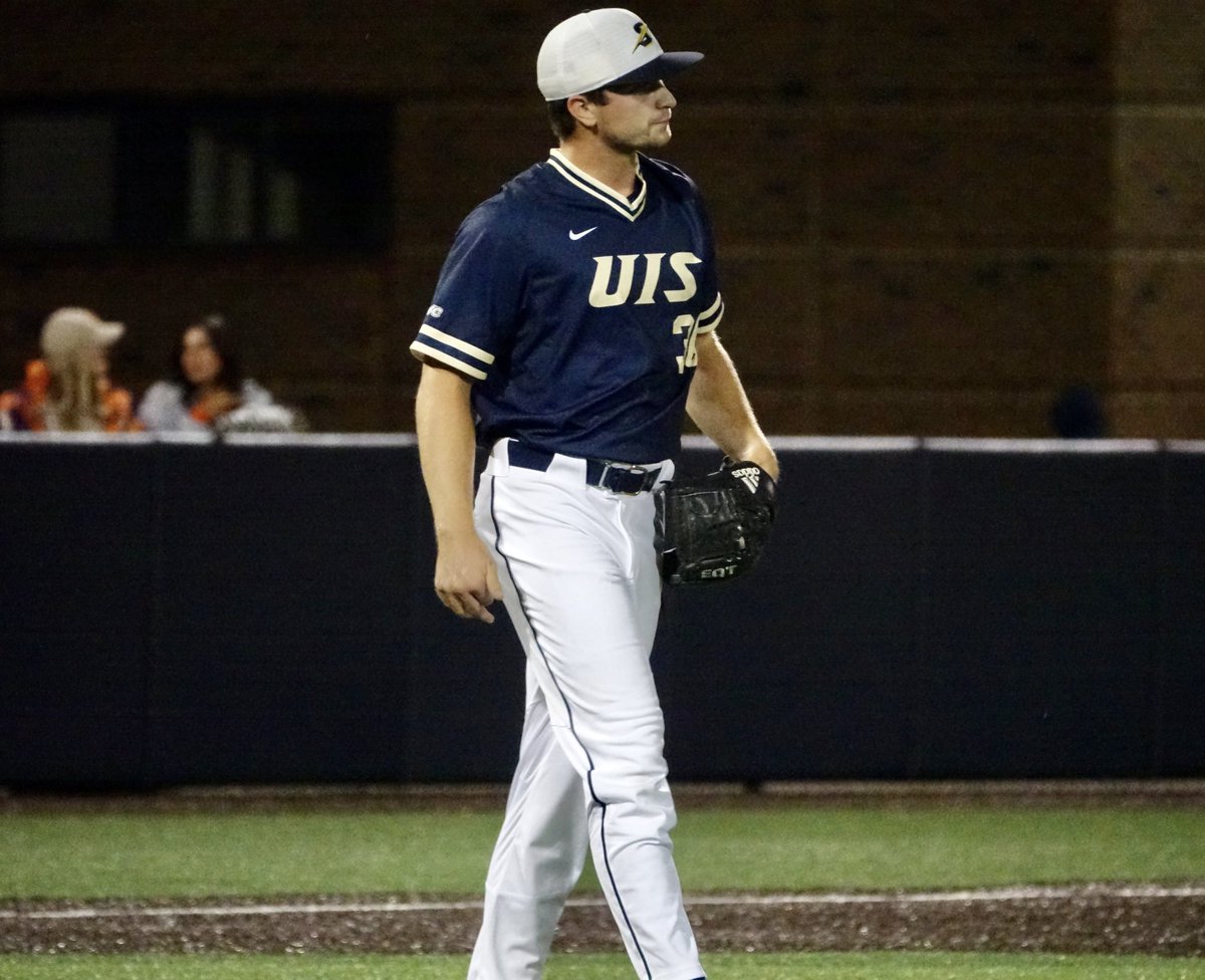 Baseball_UIS's tweet photo. 𝐅𝐑𝐈𝐃𝐀𝐘 𝐍𝐈𝐆𝐇𝐓 𝐋𝐈𝐆𝐇𝐓𝐒

#StarBoys | #ProtectThePrairie https://t.co/T7IDE2ZU6C