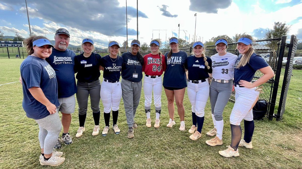 Kaylee_Velo_18's tweet photo. Had a great day with my future teammates and coaches at the Johnson University Prospect Camp today!  #GoRoyals #ChasetheLion  @JURoyalsSB https://t.co/4sJxDBjvRr