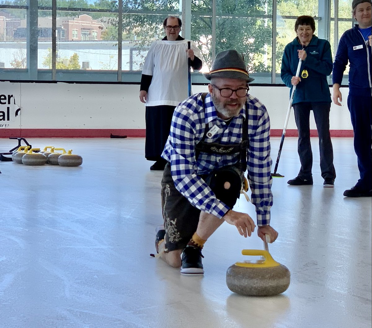 We enjoyed having everyone at Rocktoberfest, our first Member Event of the 2022-2023 #curling season!🥌🍻