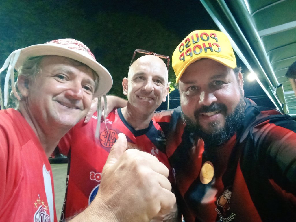 pousochopp's tweet photo. O título não veio mas a gratidão o respeito sempre estará presente aqui em Pouso Alegre. Obg por sua presença Edson torcedor do @AmericaRJ https://t.co/QICxurjWMs