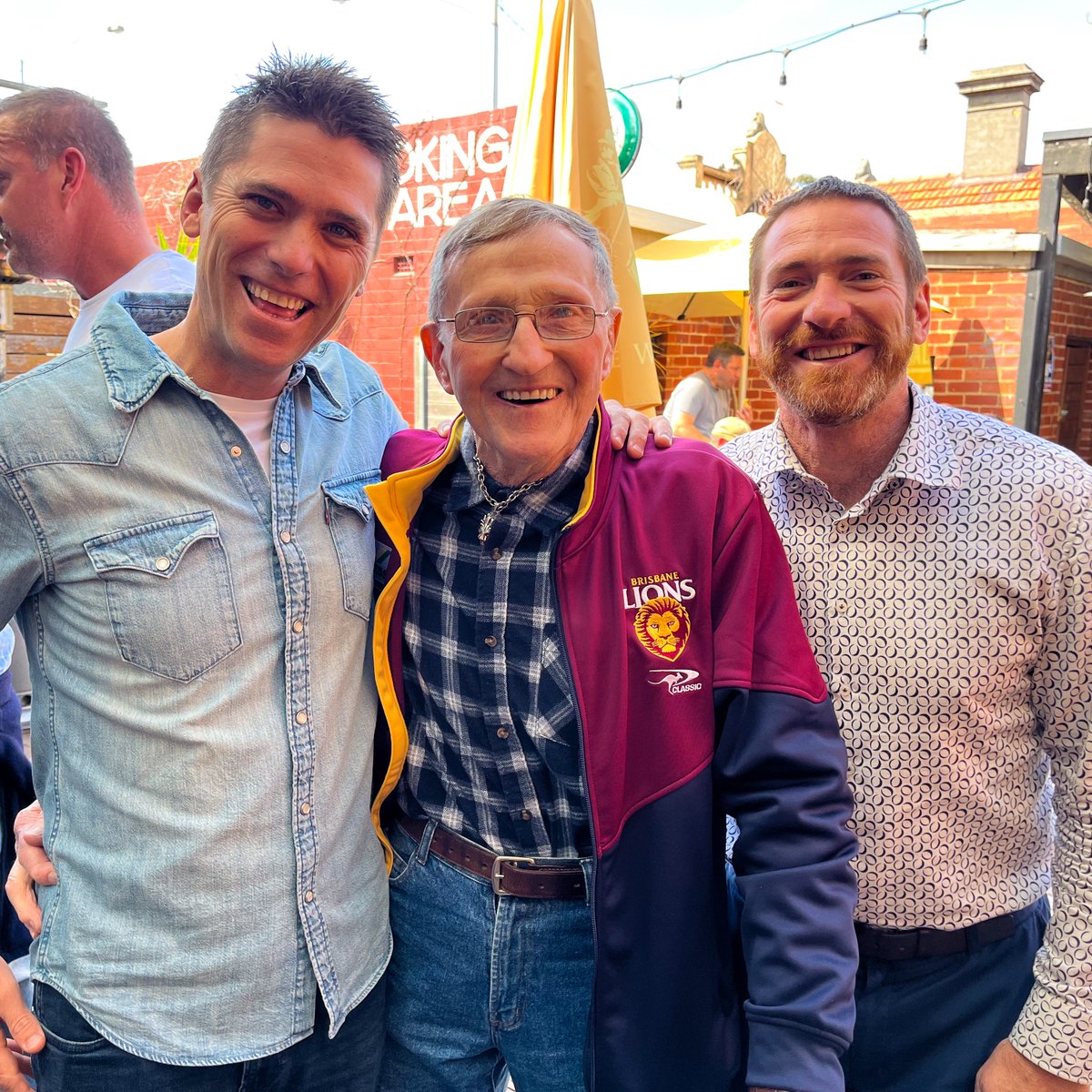 brisbanelions's tweet photo. A reunion for the ages 🏆🏆🏆 https://t.co/lzL1N7rBwI