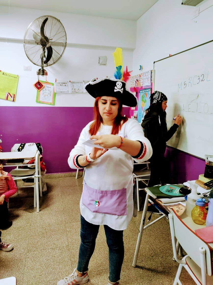 gdcvergara's tweet photo. @FundacionLeer Teatro leído :"El mejor regalo para un pirata" Más búsqueda del tesoro. #Leerteempodera
Sexto apadrinando a primero😊📚 https://t.co/xhGP1eO2yu