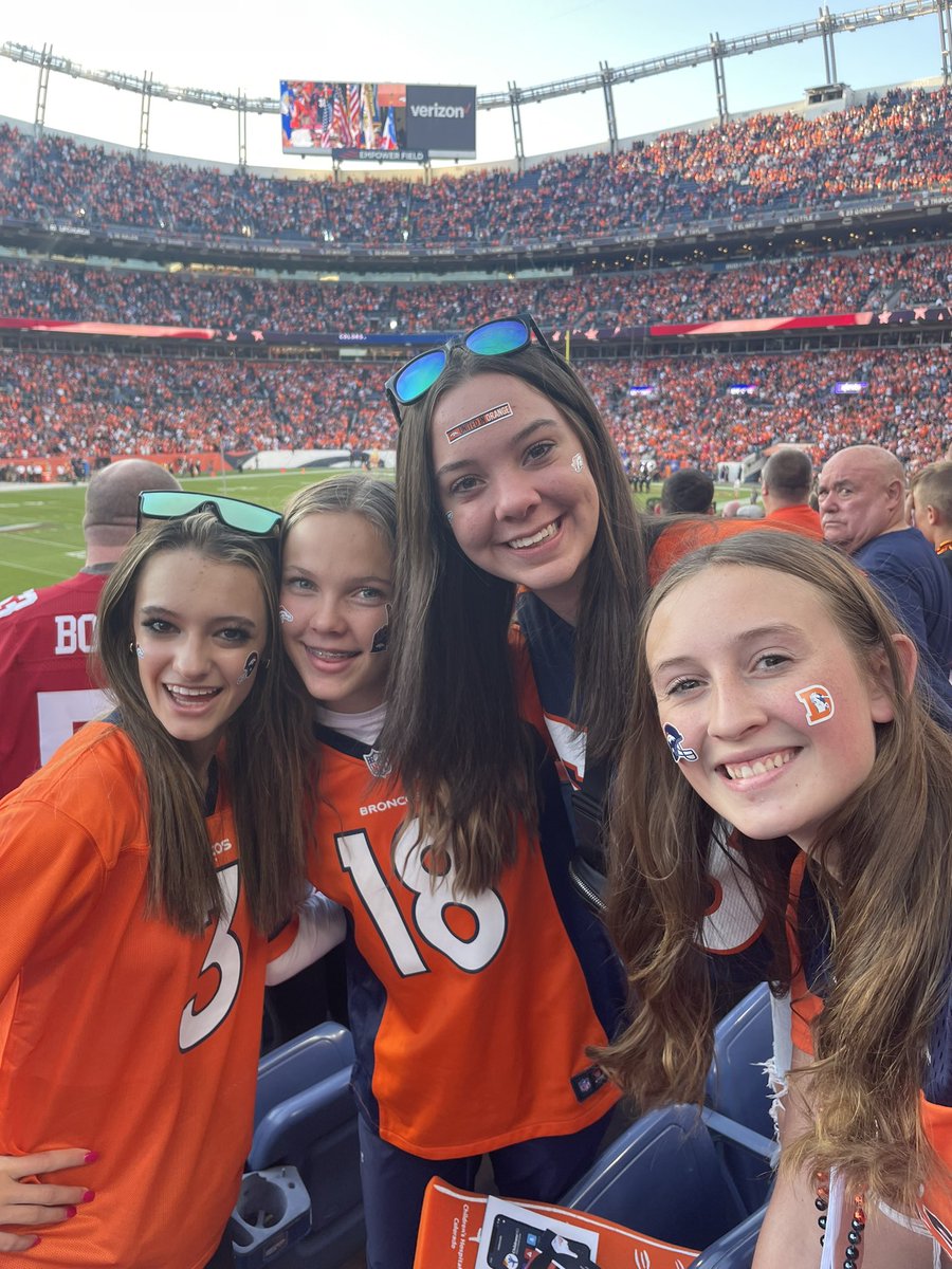 Let’s go Broncos!! #SFvsDEN