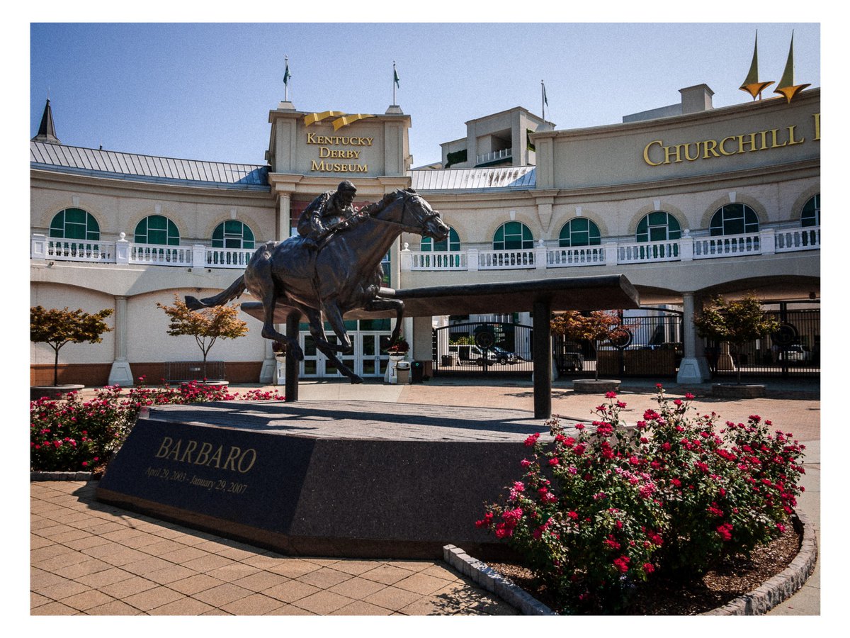 Driftless_Rob's tweet photo. Barbaro in front of churchill downs.  #Travel #kentucky #HorseRacing #photography https://t.co/oOIiiT474P