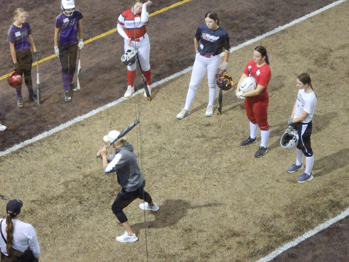 Thank you so much to the <a href="/WMUSoftball/">Western Michigan Softball</a> staff and players for putting on an amazing camp today!! It was a great experience; I had so much fun and learned some valuable tips. Go Broncos 🤎💛 <a href="/coachjennyrohn/">Jenny Rohn</a> <a href="/marleewilson/">Marlee Wilson</a> @MorganVanderBor <a href="/_SHS__Softball_/">Stevenson Softball🥎</a>
