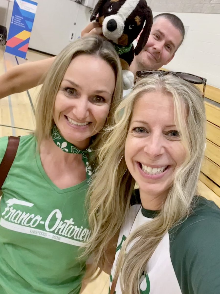 GmcLussierP's tweet photo. Aujourd’hui, à Sarnia, c’était la fête!! Célébration du drapeau franco-ontarien 💚 ET obtention d’une désignation bilingue!! 🙌                      Pis, on a eu ben du fun! 😉🥳 https://t.co/okdrXmmoK6